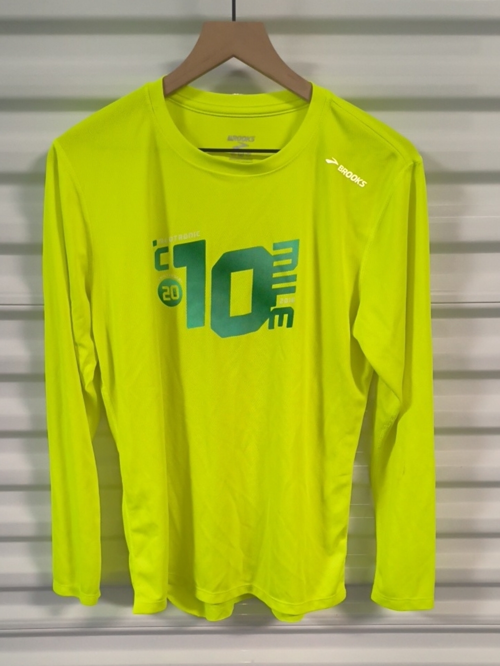 2018 Brooks Twin City Medtronic 10Mile Marathon Crewneck Long Sleeve Shirt M